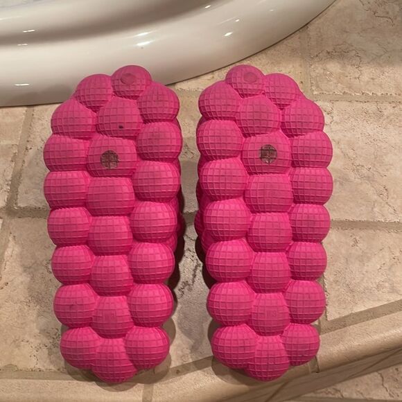 Hot Pink woman’s bubble slippers - Picture 5 of 6
